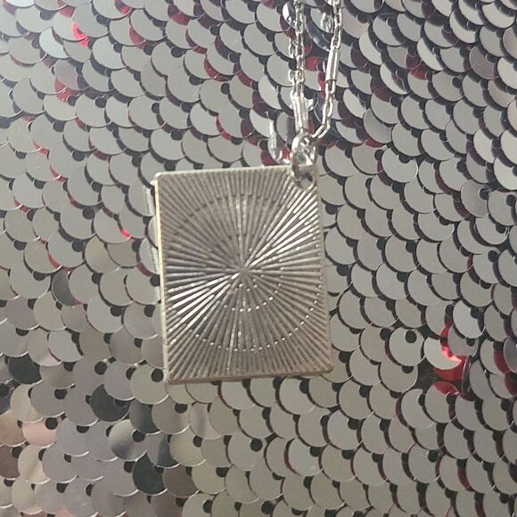 Modes Couture Necklace - Picture 4 of 4